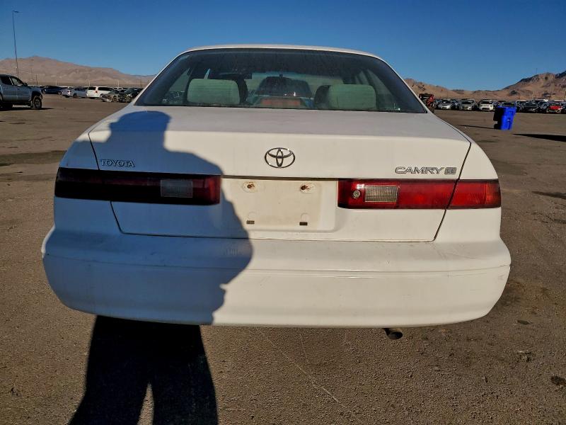 96587155 :رقم المزاد ، JT2BG28KXW0181261 vin ، 1998 Toyota Camry مزاد بيع