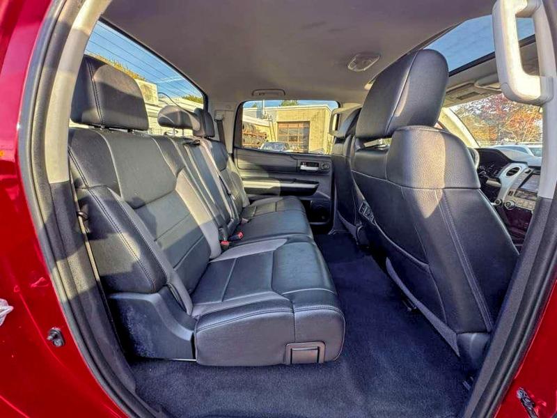 95033875 :رقم المزاد ، 5TFHY5F11JX739475 vin ، 2018 Toyota Tundra Cre مزاد بيع