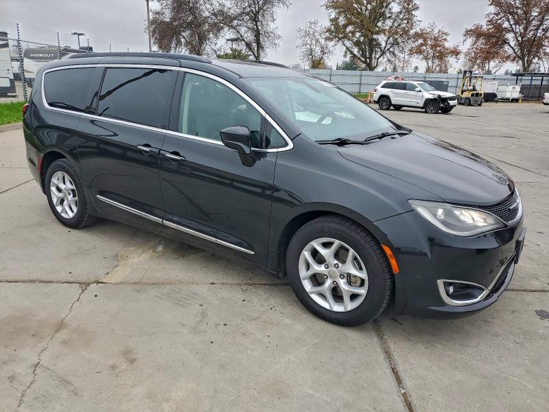 2017 Chrysler Pacifica T მანქანა იყიდება აუქციონზე, vin: 2C4RC1BG2HR820855, აუქციონის ნომერი: 97610605