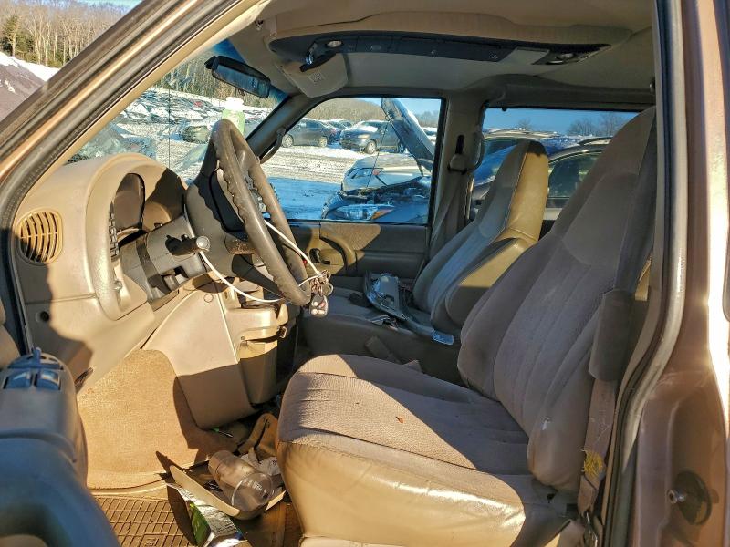96996735 :رقم المزاد ، 1GNEL19W31B133309 vin ، 2001 Chevrolet Astro مزاد بيع