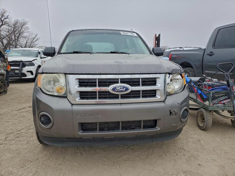 93241795 :رقم المزاد ، 1FMCU0C75BKA57209 vin ، 2011 Ford Escape مزاد بيع