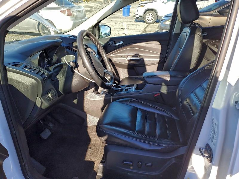 94177525 :رقم المزاد ، 1FMCU9GD0HUD99300 vin ، 2017 Ford Escape مزاد بيع