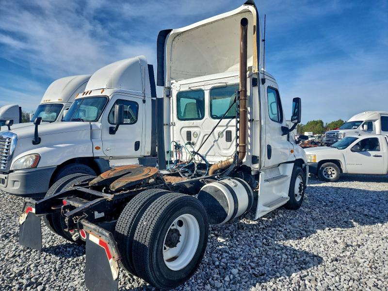 Продаж на аукціоні авто 2014 Freightliner Cascadia, vin: 1FUBGEDV7ELFT4301, номер лоту: 93030815