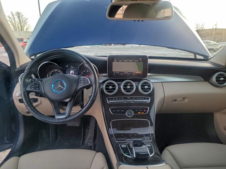 97644325 :رقم المزاد ، 55SWF4KB2JU260741 vin ، 2018 Mercedes-benz C 300 4mat مزاد بيع