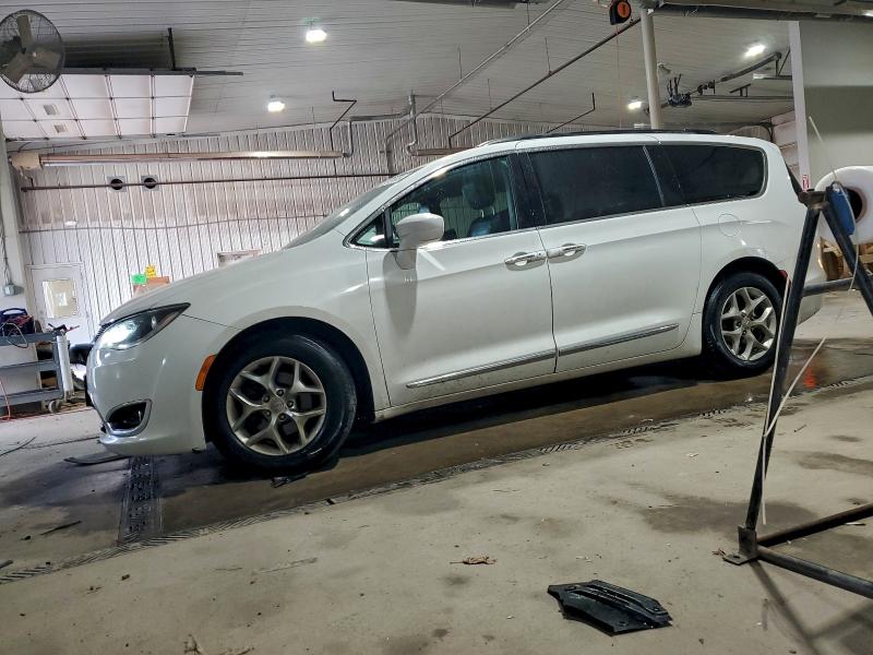 96149695 :رقم المزاد ، 2C4RC1BG2HR520958 vin ، 2017 Chrysler Pacifica مزاد بيع