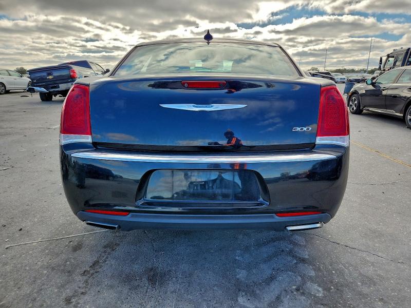 95294365 :رقم المزاد ، 2C3CCAAG3HH516256 vin ، 2017 Chrysler 300 مزاد بيع