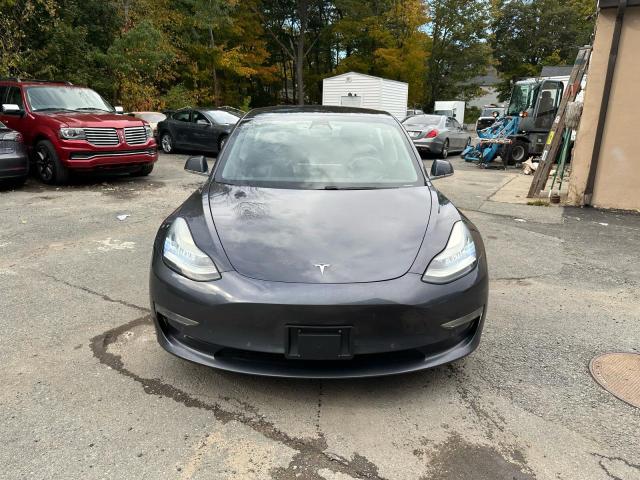 99081765 :رقم المزاد ، 5YJ3E1EB1JF119421 vin ، 2018 Tesla Model 3 مزاد بيع