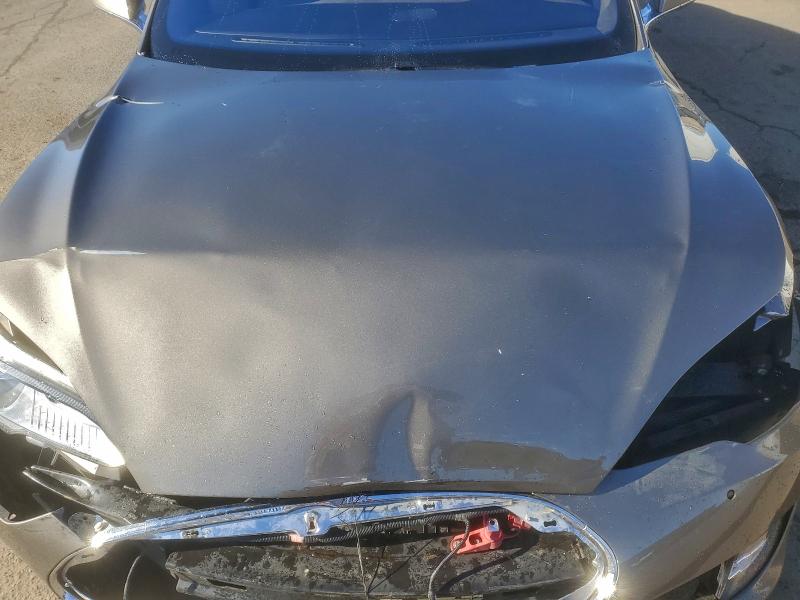 94387055 :رقم المزاد ، 5YJSA1V22FF097928 vin ، 2015 Tesla Model S مزاد بيع