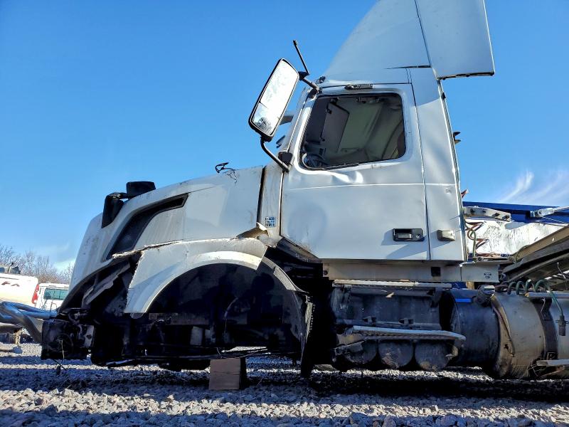 Продаж на аукціоні авто 2017 Volvo Vnl, vin: 4V4N19DG1HN981652, номер лоту: 97028175