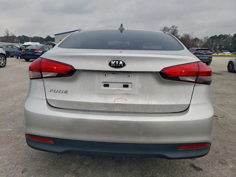 95954915 :رقم المزاد ، 3KPFK4A70JE258003 vin ، 2018 Kia Forte مزاد بيع