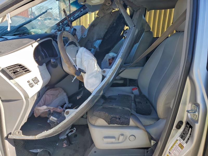 95147905 :رقم المزاد ، 5TDYK3DC7DS356550 vin ، 2013 Toyota Sienna مزاد بيع