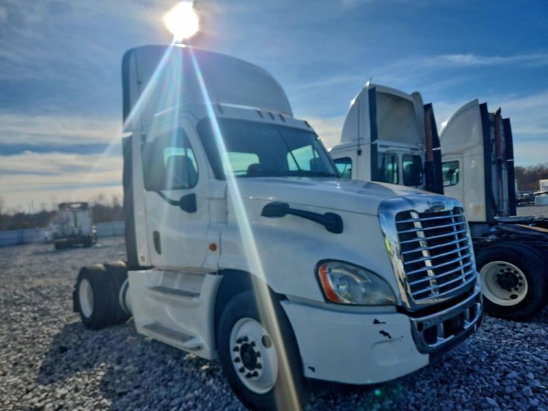 Auction sale of the 2014 Freightliner Cascadia, vin: 1FUBGEDV7ELFT4301, lot number: 93030815