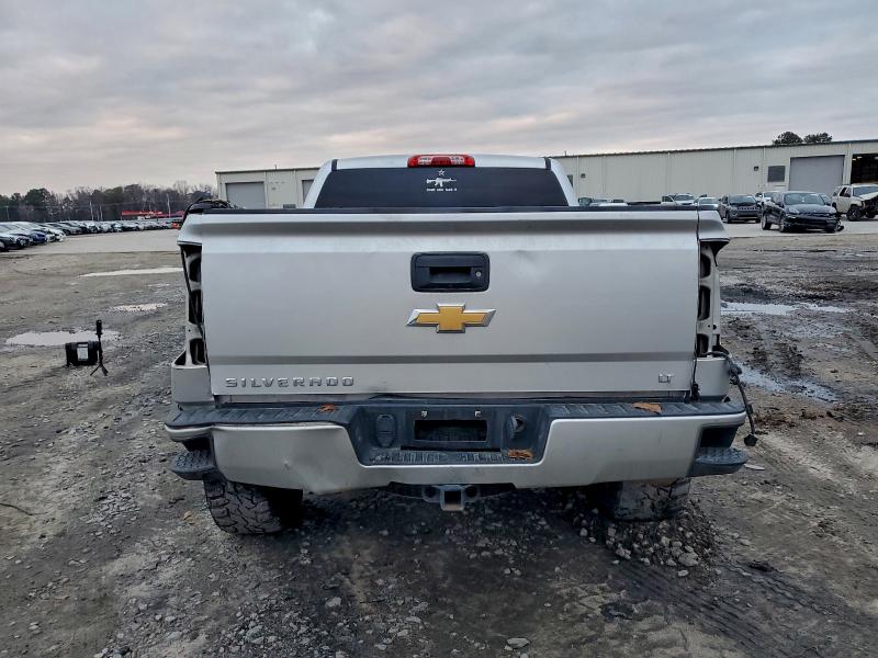 Продаж на аукціоні авто 2018 Chevrolet Silverado, vin: 3GCUKREC4JG318879, номер лоту: 95234145