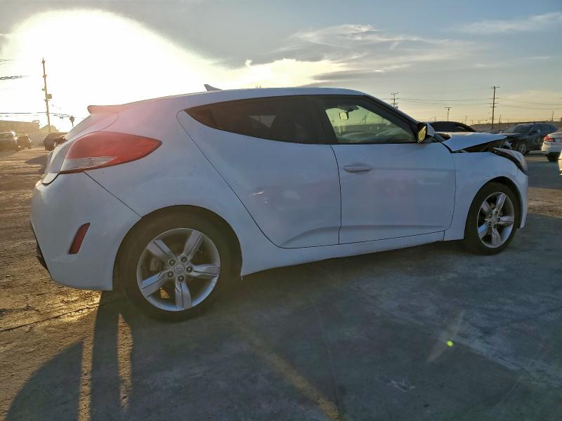 2015 Hyundai Veloster მანქანა იყიდება აუქციონზე, vin: KMHTC6AD1FU224674, აუქციონის ნომერი: 96931215