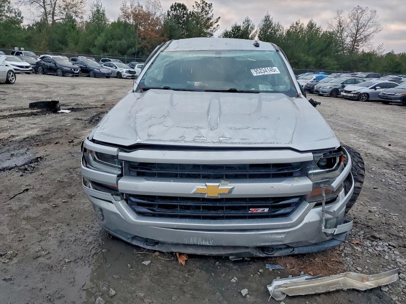 Продаж на аукціоні авто 2018 Chevrolet Silverado, vin: 3GCUKREC4JG318879, номер лоту: 95234145