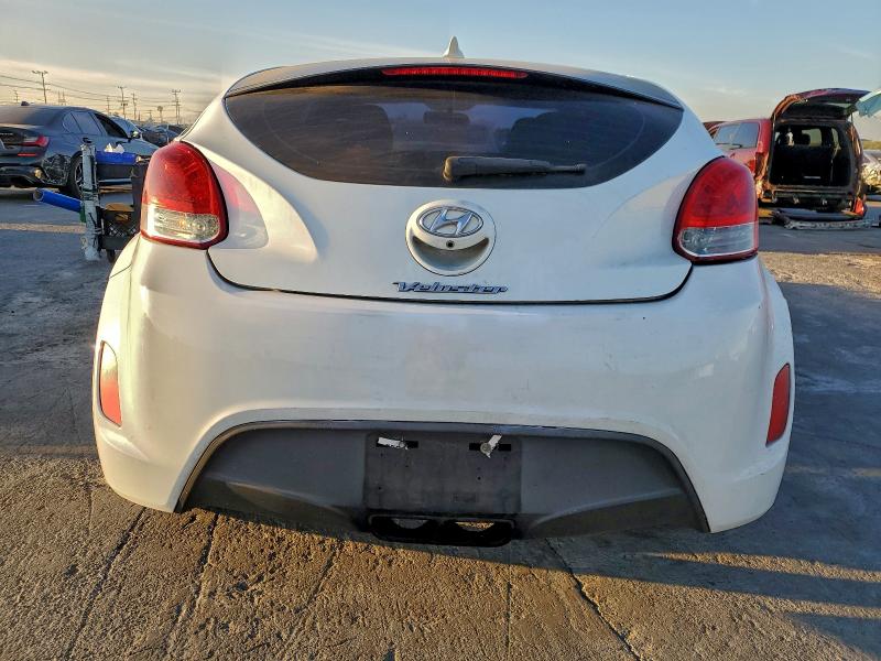2015 Hyundai Veloster მანქანა იყიდება აუქციონზე, vin: KMHTC6AD1FU224674, აუქციონის ნომერი: 96931215