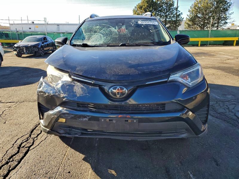 2018 Toyota Rav4 Le მანქანა იყიდება აუქციონზე, vin: JTMBFREV7JJ729415, აუქციონის ნომერი: 98959765