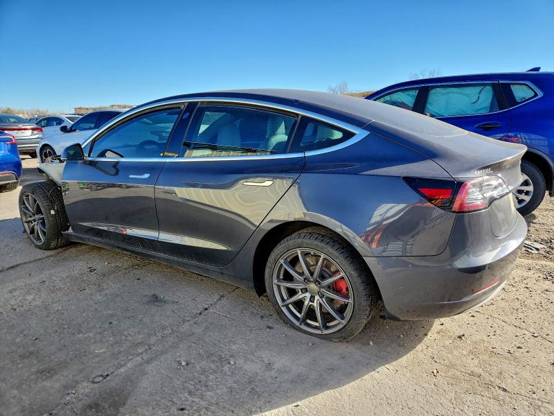 2018 Tesla Model 3 მანქანა იყიდება აუქციონზე, vin: 5YJ3E1EB3JF111868, აუქციონის ნომერი: 96303655