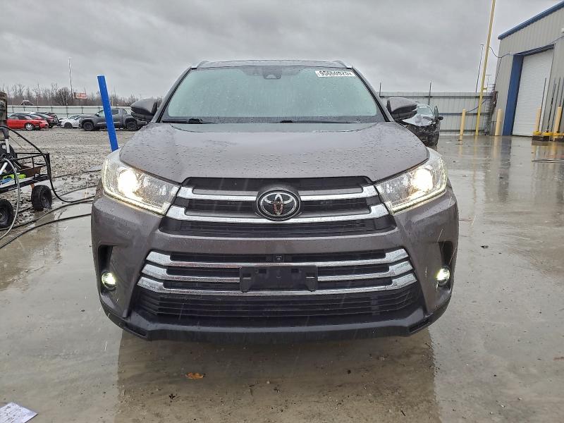 95660525 :رقم المزاد ، 5TDDZRFH3KS944920 vin ، 2019 Toyota Highlander مزاد بيع