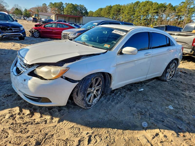 94813425 :رقم المزاد ، 1C3BC1FG8BN615710 vin ، 2011 Chrysler 200 مزاد بيع