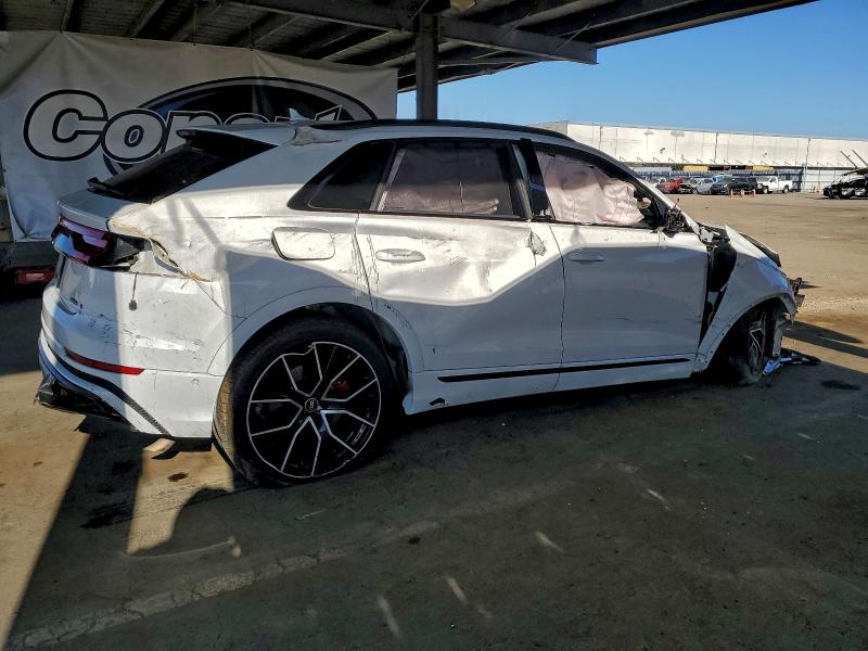 Продаж на аукціоні авто 2022 Audi Q8, vin: WA1EVBF14ND008003, номер лоту: 95930065