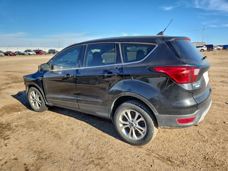 97655025 :رقم المزاد ، 1FMCU0GD1KUA62797 vin ، 2019 Ford Escape مزاد بيع