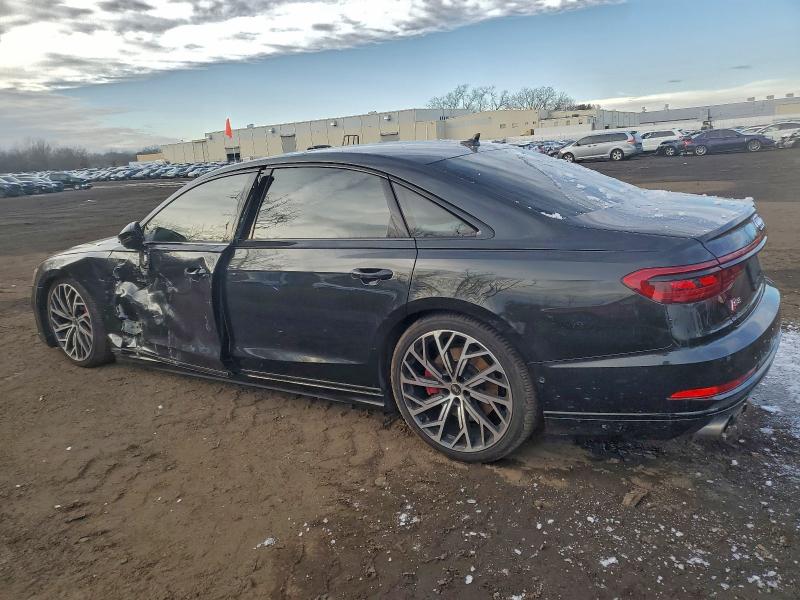 94931485 :رقم المزاد ، WAU8SAF82MN011541 vin ، 2021 Audi S8 مزاد بيع