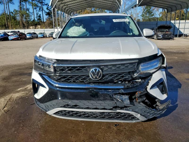 Продаж на аукціоні авто 2022 Volkswagen Taos, vin: 3VVWX7B24NM039791, номер лоту: 97098525