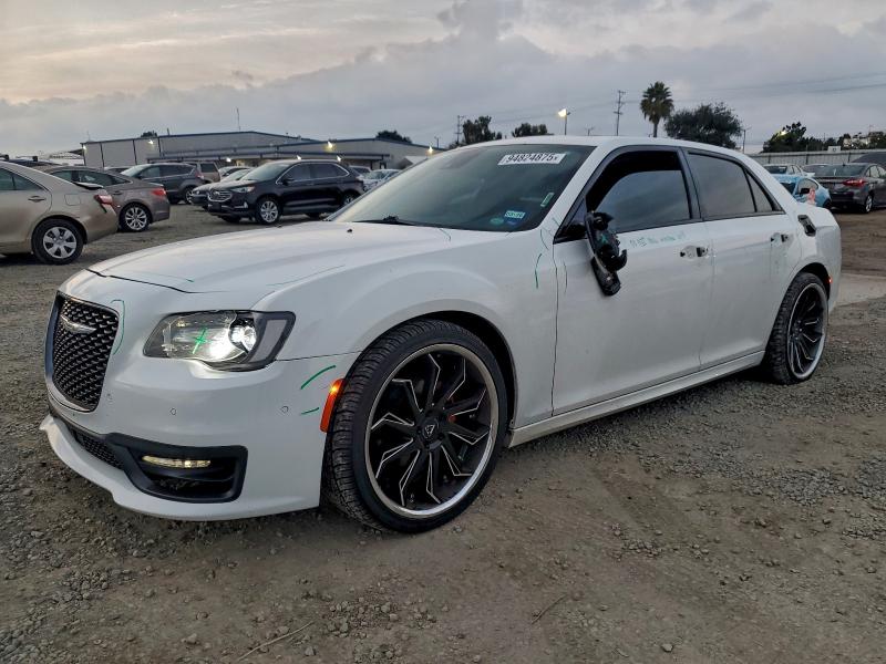2017 Chrysler 300 S მანქანა იყიდება აუქციონზე, vin: 2C3CCABGXHH572368, აუქციონის ნომერი: 94824875