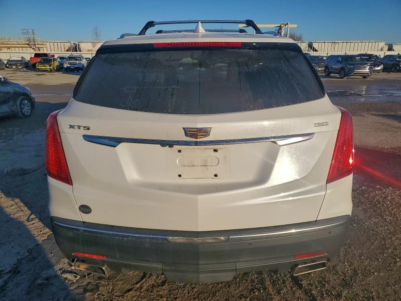 93992965 :رقم المزاد ، 1GYKNCRSXHZ114122 vin ، 2017 Cadillac Xt5 Premiu مزاد بيع