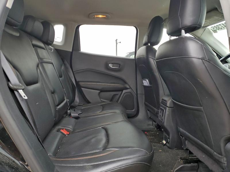 92947385 :رقم المزاد ، 3C4NJDCB0JT252732 vin ، 2018 Jeep Compass مزاد بيع
