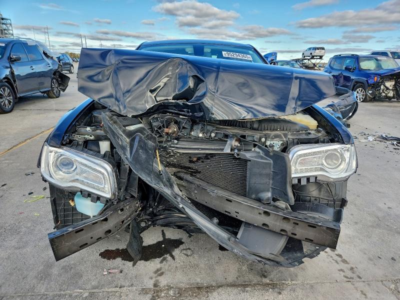 95294365 :رقم المزاد ، 2C3CCAAG3HH516256 vin ، 2017 Chrysler 300 مزاد بيع