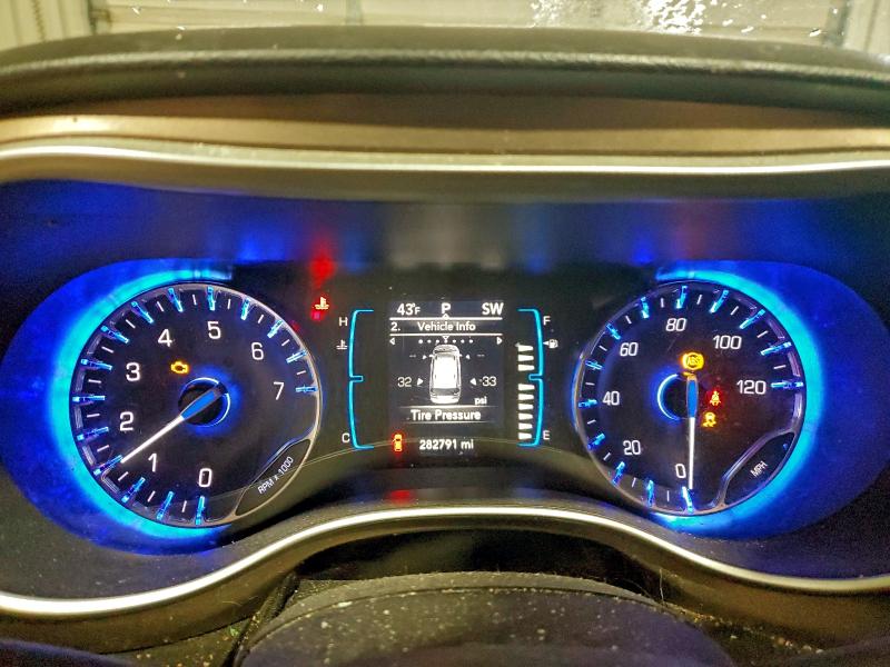 96149695 :رقم المزاد ، 2C4RC1BG2HR520958 vin ، 2017 Chrysler Pacifica مزاد بيع