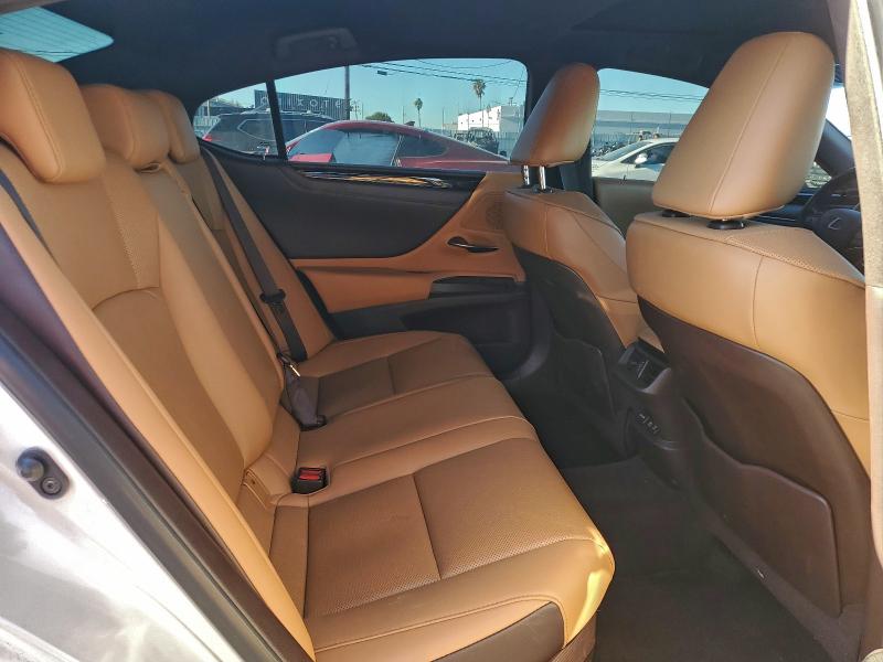 94547865 :رقم المزاد ، 58ADA1C10MU005890 vin ، 2021 Lexus Es مزاد بيع