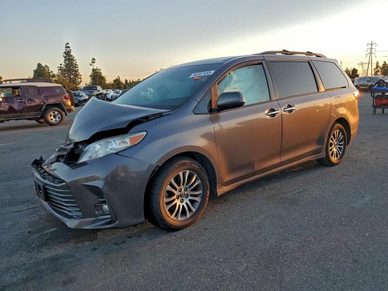 94387455 :رقم المزاد ، 5TDYZ3DC9JS914504 vin ، 2018 Toyota Sienna مزاد بيع