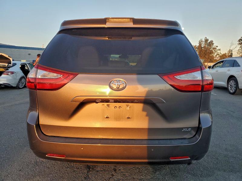 Продаж на аукціоні авто 2018 Toyota Sienna, vin: 5TDYZ3DC9JS914504, номер лоту: 94387455