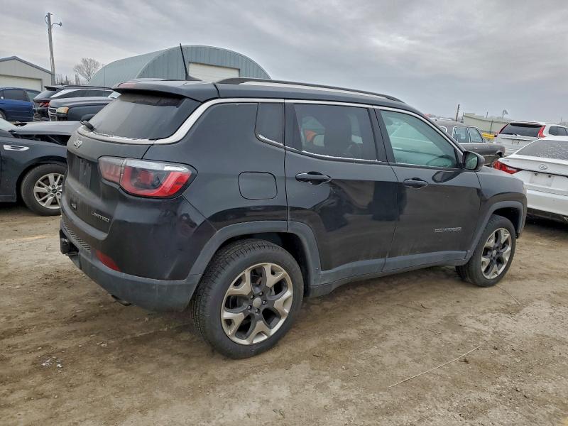 92947385 :رقم المزاد ، 3C4NJDCB0JT252732 vin ، 2018 Jeep Compass مزاد بيع
