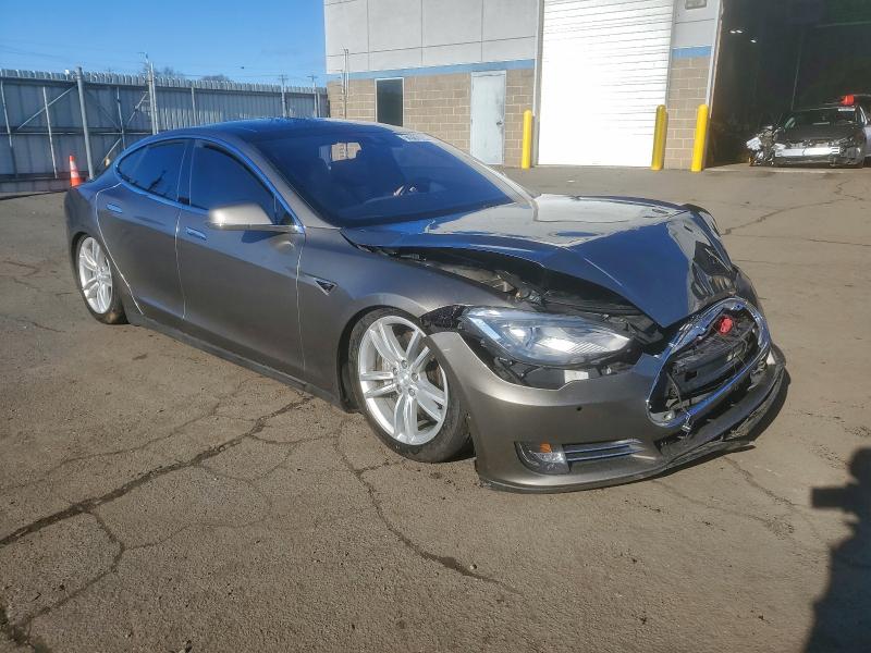 94387055 :رقم المزاد ، 5YJSA1V22FF097928 vin ، 2015 Tesla Model S مزاد بيع