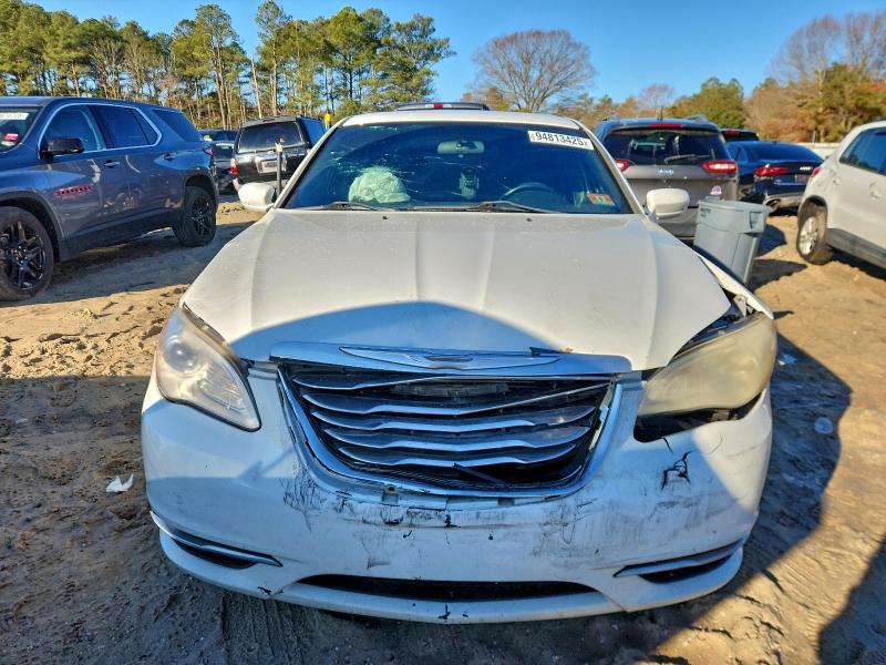 2011 Chrysler 200 მანქანა იყიდება აუქციონზე, vin: 1C3BC1FG8BN615710, აუქციონის ნომერი: 94813425