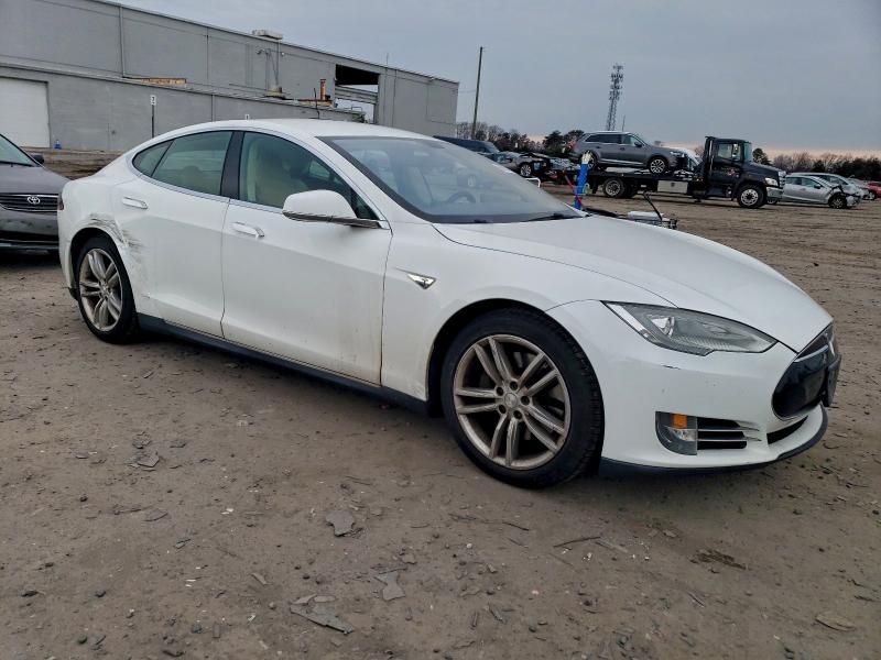2013 Tesla Model S მანქანა იყიდება აუქციონზე, vin: 5YJSA1CN8DFP03405, აუქციონის ნომერი: 96255285