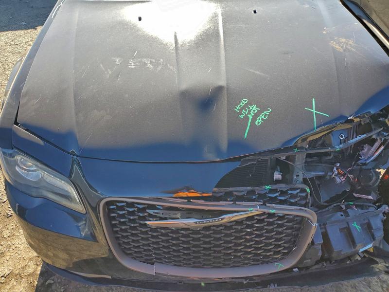 95094395 :رقم المزاد ، 2C3CCABG4GH310912 vin ، 2016 Chrysler 300 مزاد بيع