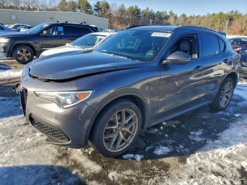 96761245 :رقم المزاد ، ZASFAKNN8J7B70243 vin ، 2018 Alfa Romeo Stelvio مزاد بيع