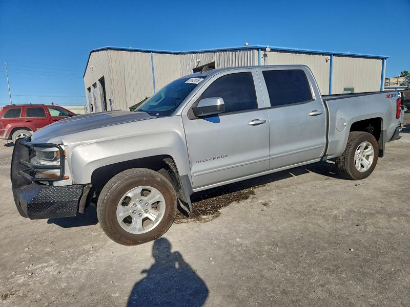 Продаж на аукціоні авто 2018 Chevrolet Silverado, vin: 3GCUKREC3JG263647, номер лоту: 97048415