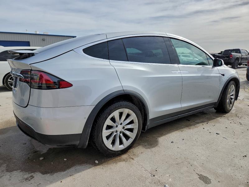 2018 Tesla Model X მანქანა იყიდება აუქციონზე, vin: 5YJXCDE21JF101252, აუქციონის ნომერი: 97760545