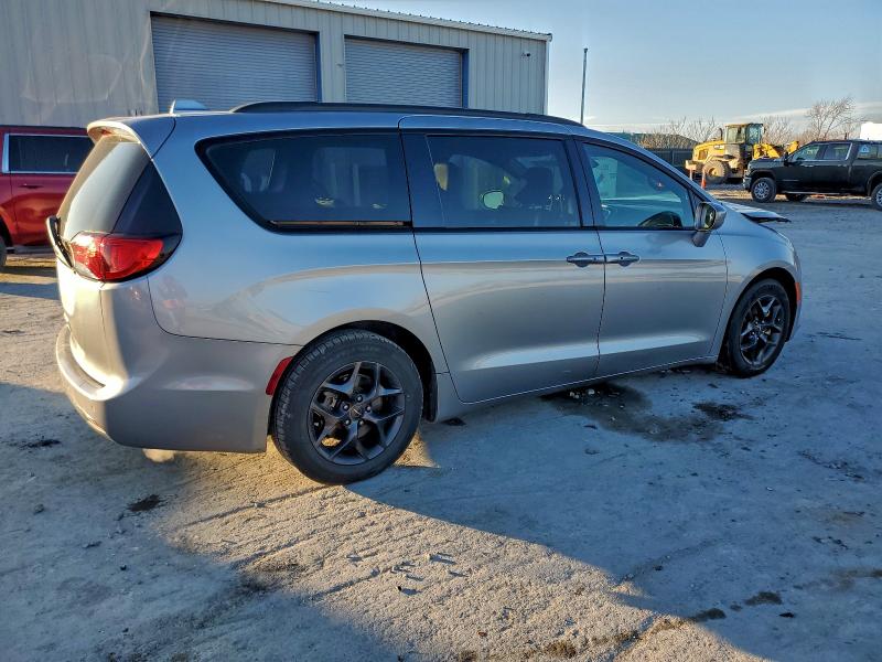 95562325 :رقم المزاد ، 2C4RC1BG0JR228036 vin ، 2018 Chrysler Pacifica مزاد بيع
