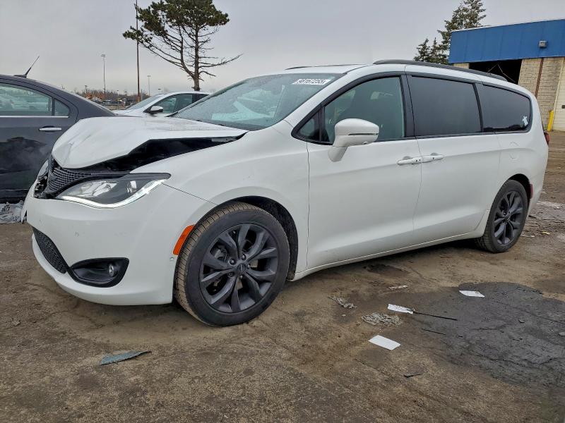 98167255 :رقم المزاد ، 2C4RC1GG2JR174490 vin ، 2018 Chrysler Pacifica مزاد بيع