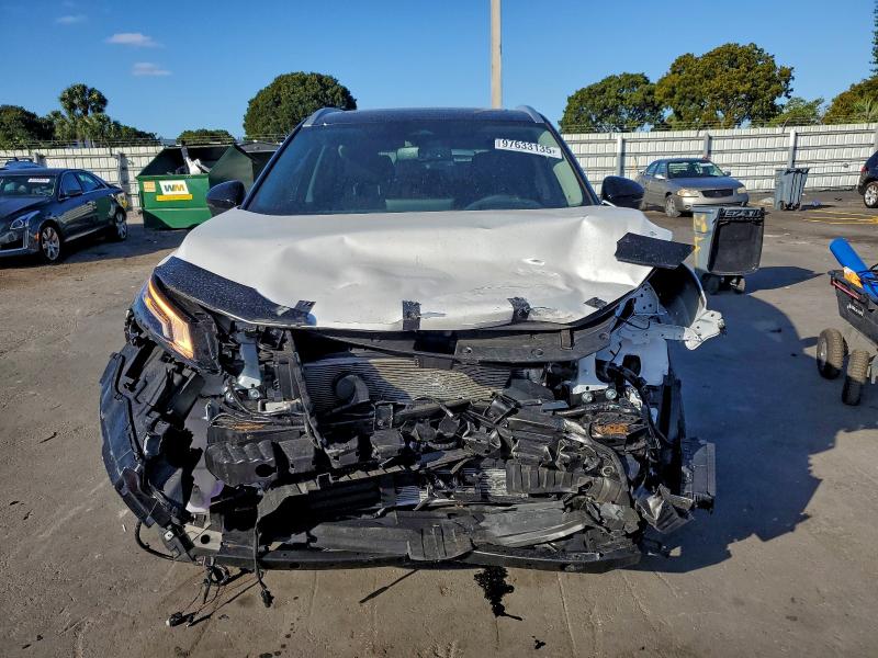 97633135 :رقم المزاد ، JN8BT3DD4SW306086 vin ، 2025 Nissan Rogue مزاد بيع