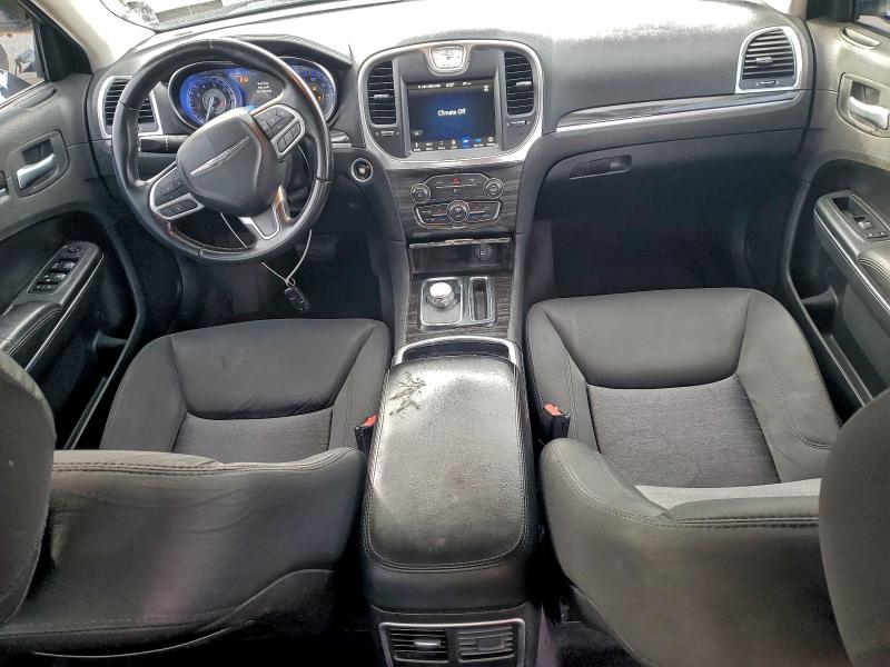 92504335 :رقم المزاد ، 2C3CCAAG7JH308810 vin ، 2018 Chrysler 300 مزاد بيع