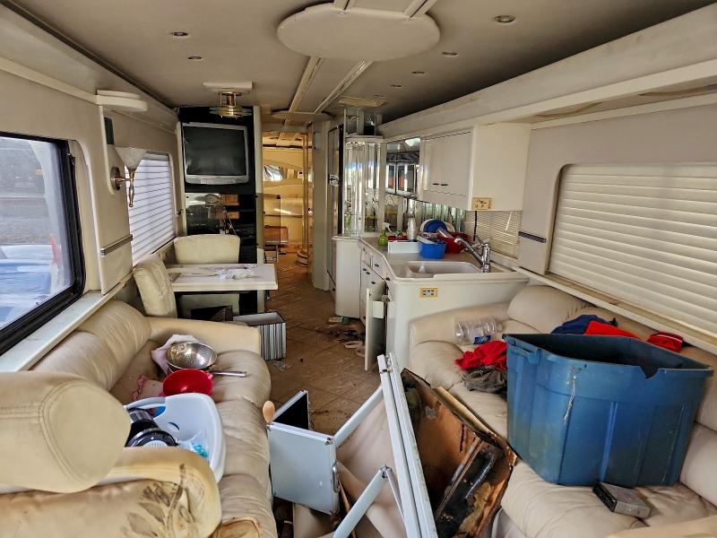 96179015 :رقم المزاد ، 4VZAT179XXC029230 vin ، 1999 Spartan Motors Motorhome مزاد بيع