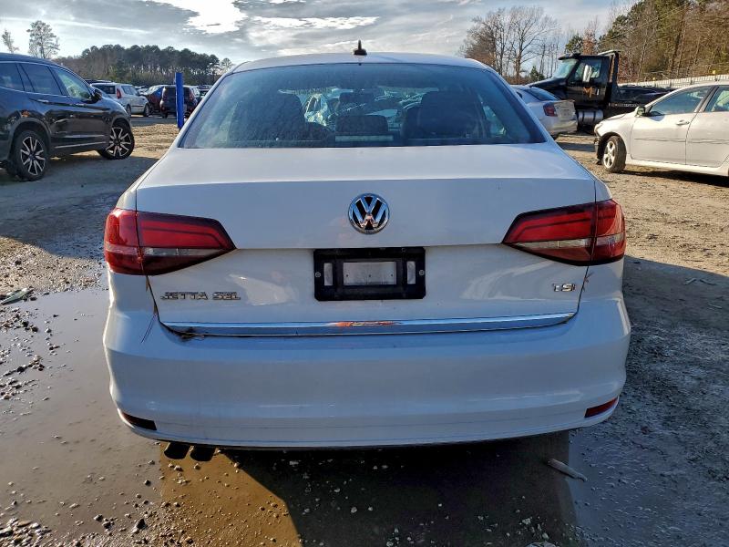 95443645 :رقم المزاد ، 3VWL17AJ5HM225529 vin ، 2017 Volkswagen Jetta مزاد بيع